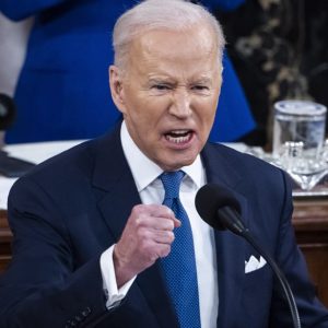 Biden Ukrajnában az oroszokon próbáljuk ki az új fegyvereket