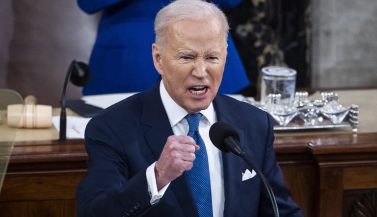 Biden Ukrajnában az oroszokon próbáljuk ki az új fegyvereket