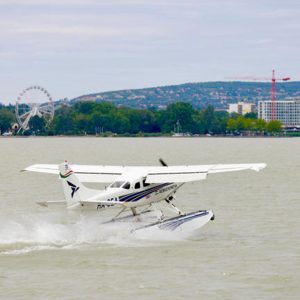 A Balatonon landolt egy repülőgép