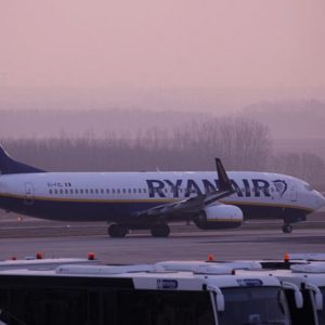 Betelt a pohár, beperelték a Ryanairt