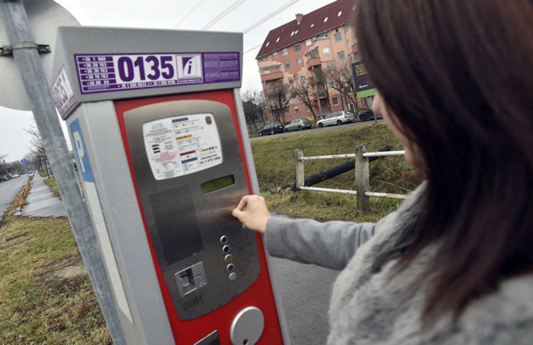 Drágább lesz a parkolás Budapesten, a belvárosban 600 forintot kell fizetni szeptembertől óránként