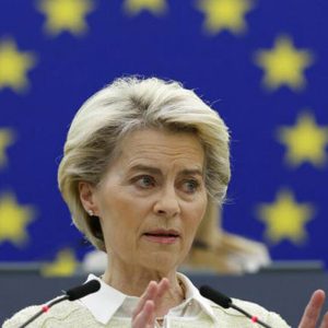 Eltörölné az uniós tagországok vétójogát bizonyos területeken Von der Leyen és az Európai Parlament