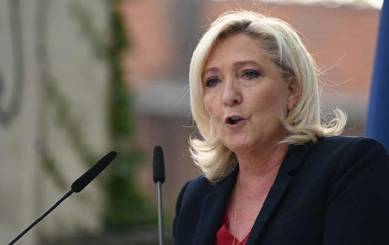 Lemondott pártelnöki tisztségéről Marine Le Pen