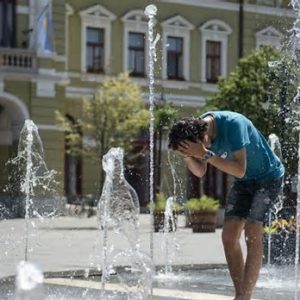 Marad a hőség, hobbitokat láttak az Alföld felé haladni