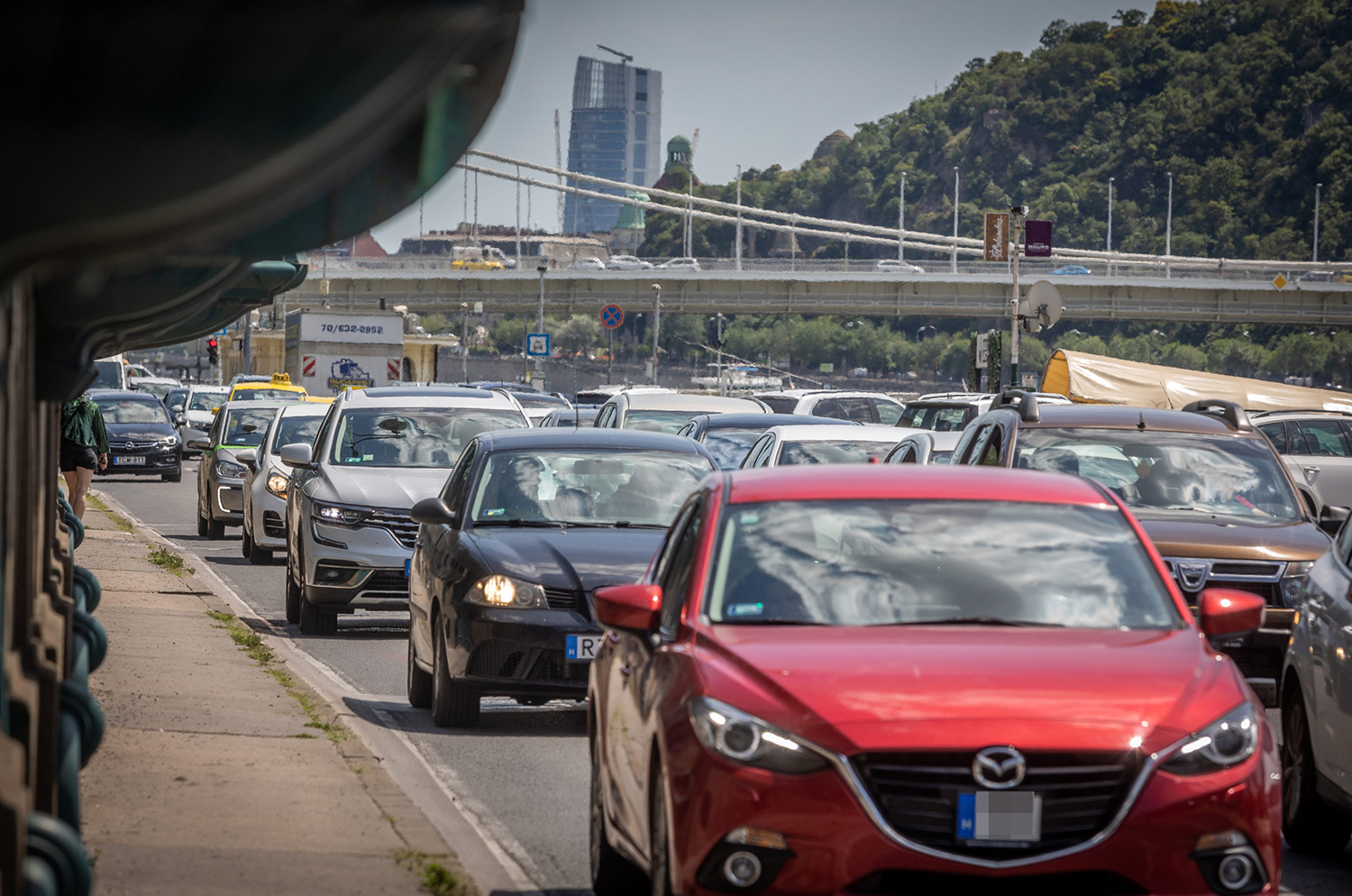 20220615 Budapest, dugó a rakparton. Fotó:Bánkúti Sándor