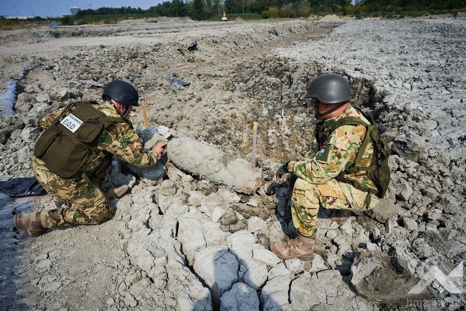 Amerikai légibombát hatástalanítottak a tűzszerészek