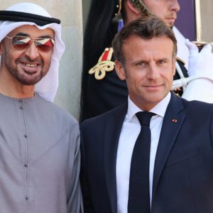 Emmanuel Macron már csak az Egyesült Arab Emírségekben bízik