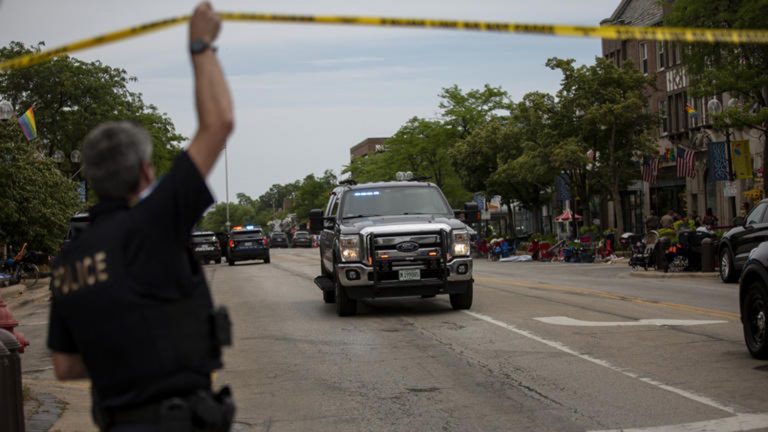 Lövöldözés volt az amerikai függetlenség napi felvonuláson, többen meghaltak