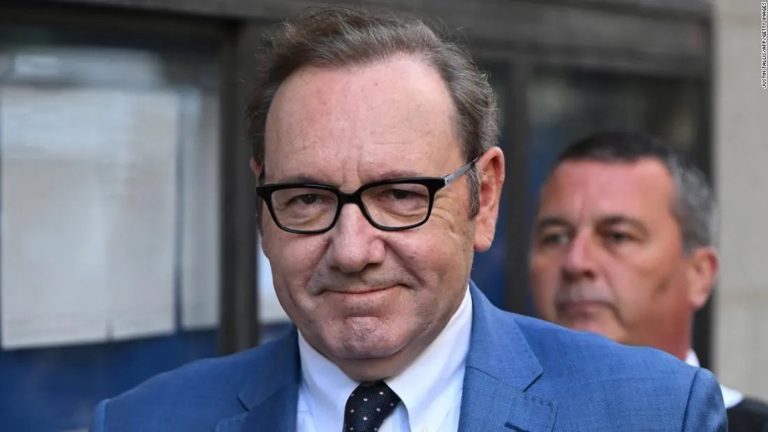 Minden vádpontban ártatlannak vallotta magát Kevin Spacey