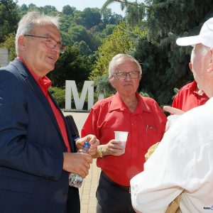 Borsodbóta polgármestere, Gulyás János a saját borából is hozott