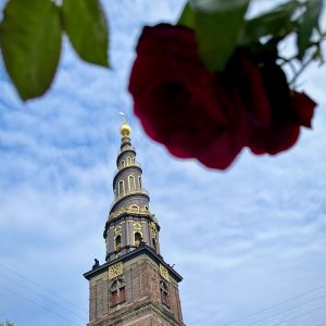 Dánia lenyűgöző külső csigalépcsős temploma