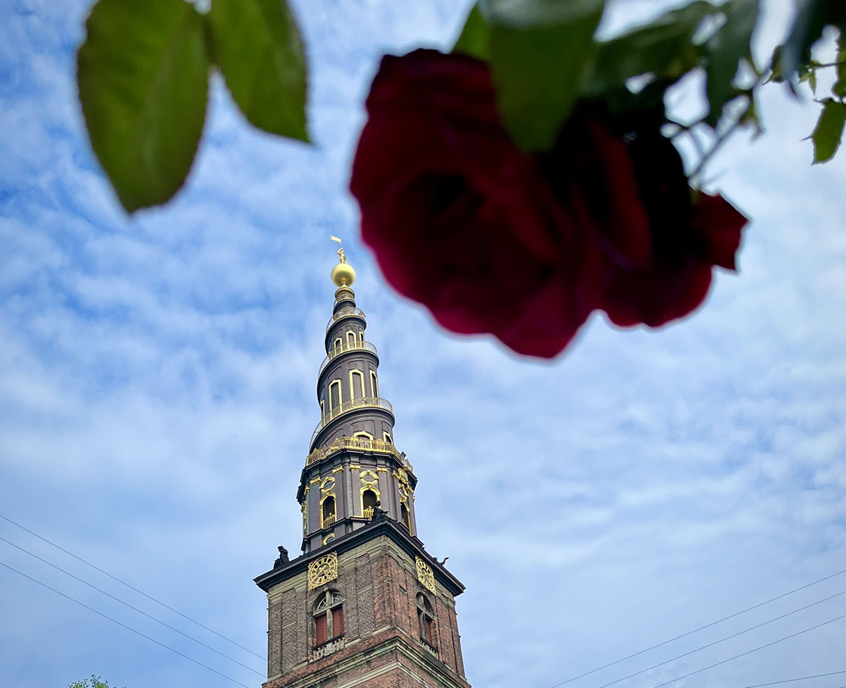 Dánia lenyűgöző külső csigalépcsős temploma