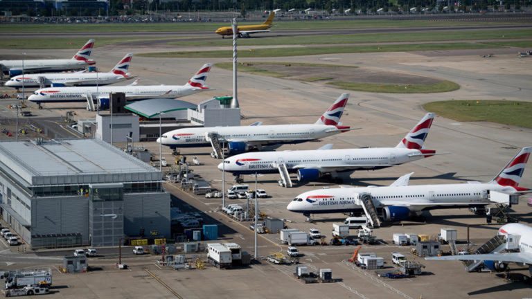 Hatalmas robbanás hallatszott a Heathrow repülőtér közelében