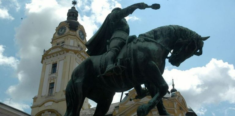 Szoborfelújítások kezdődnek Pécs belvárosában