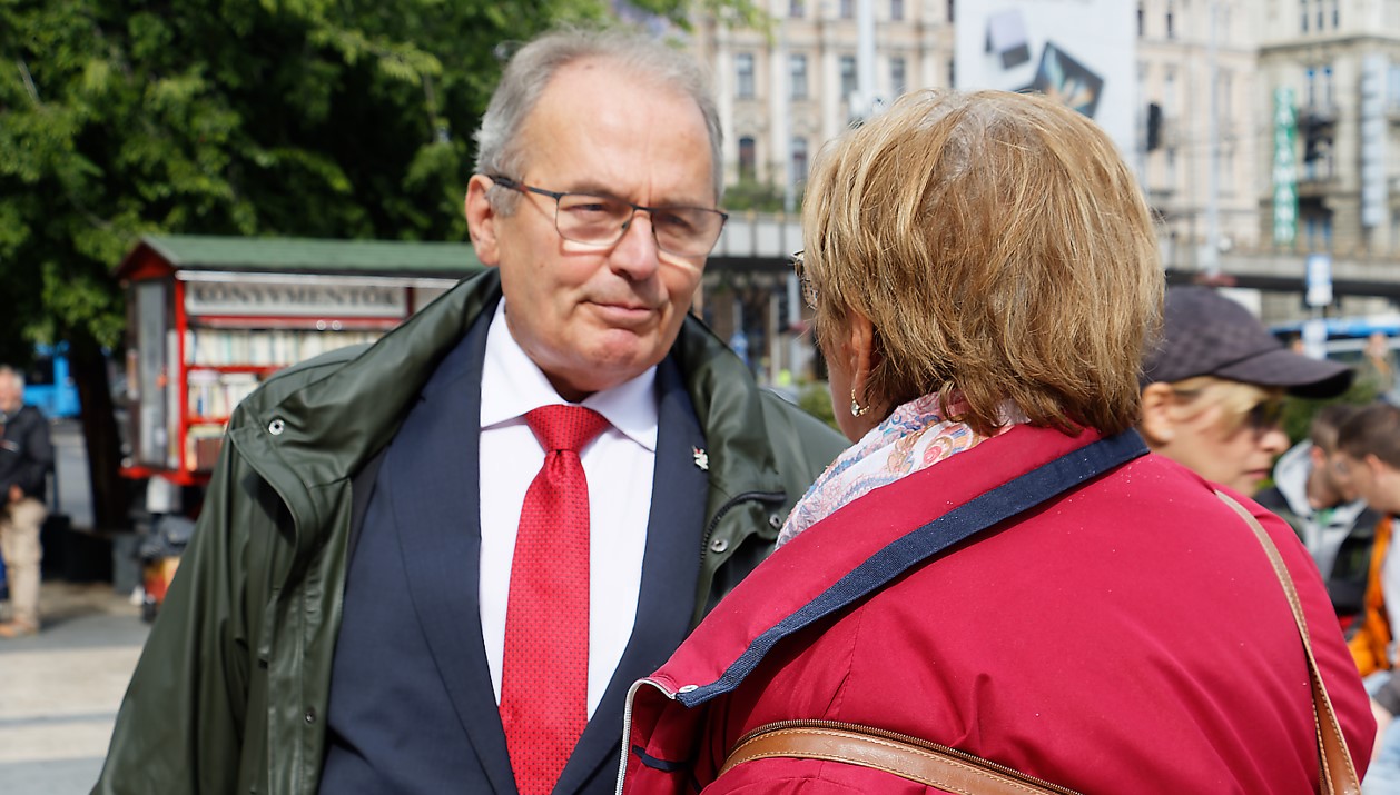 Thürmer: A békéért tenni kell!