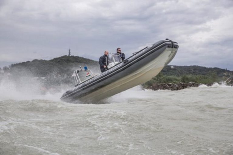 Három embert kellett kimenteni a Balatonból