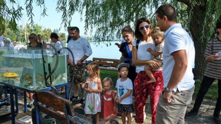 Idén is több százan voltak kíváncsiak a Balatonnal kapcsolatos kutatásokra