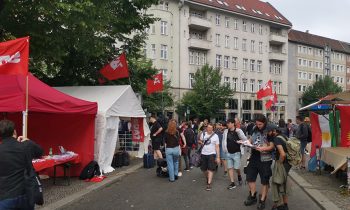 Kommunista népünnepély Berlin közepén2