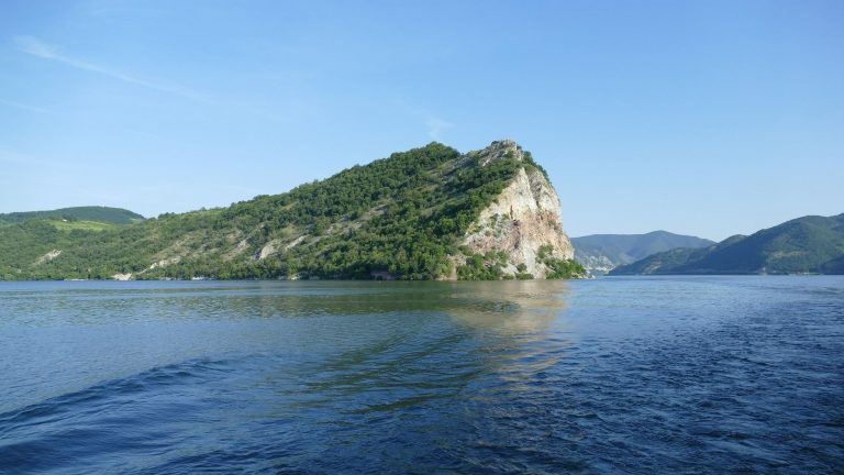 Világháborús roncsok bukkantak elő az apadó Dunából