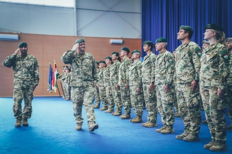 A sikeres külszolgálatért kaptak NATO medálokat