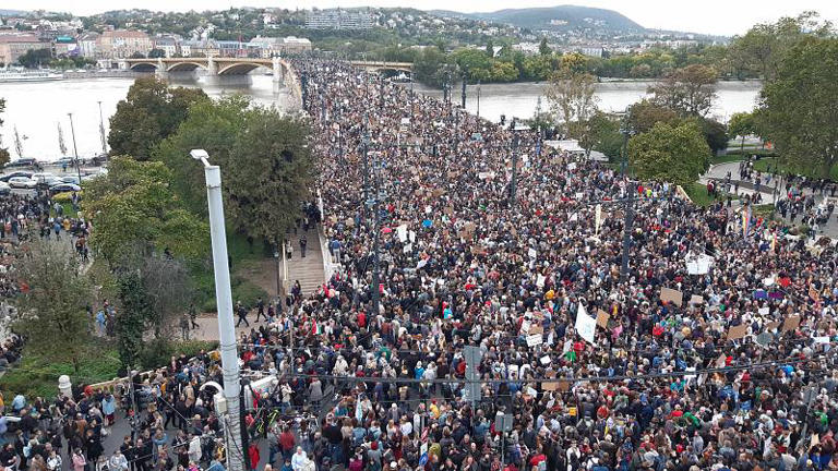 Felgyorsítja a pedagógusok béremelését a kormány Brüsszel nyomására