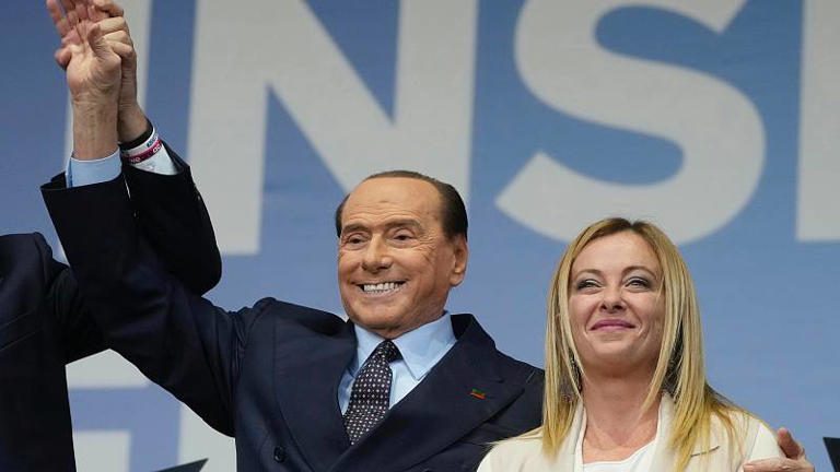 Meloni figyelmeztette Berlusconit, hogy oroszbarát állásponttal nem kerülhet senki a kormányába