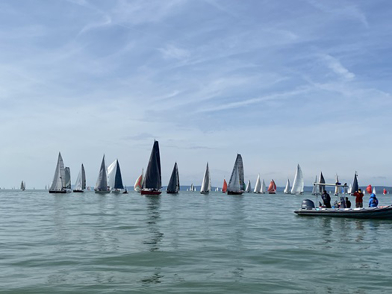 Szinte kettévált a Balaton a Szüreti Regatta második napján