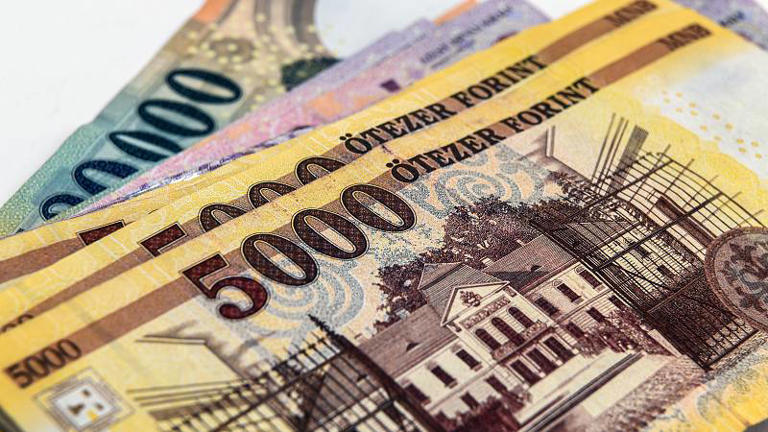 Újabb negatív rekordot döntött a forint