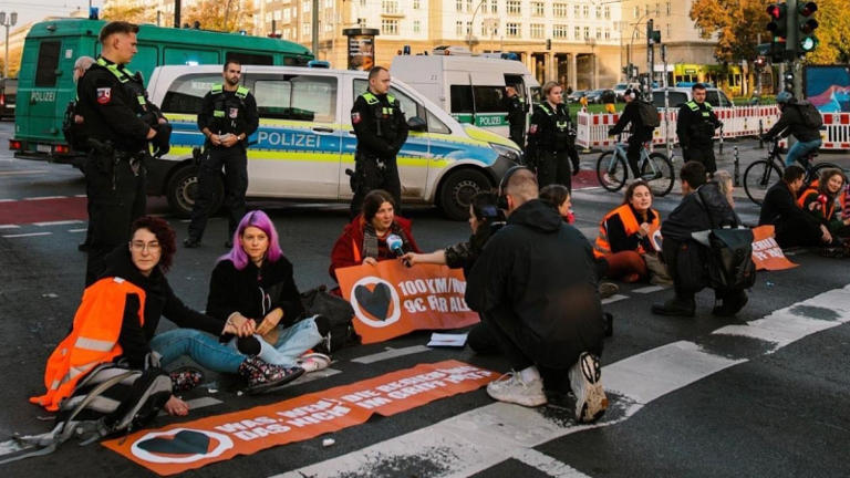 Dugót csináltak Berlinben a klímaaktivisták – halálos tragédia lett a végeredménye