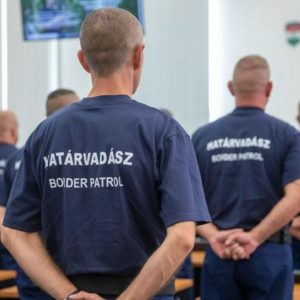 Határvadász bruttó 400 ezer forintos fizetéssel csábítanak