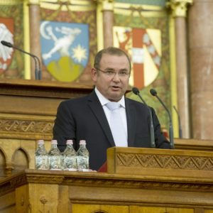 Lantos Csaba véletlenül odakeveredett tőzsdeguruból orbánista tízmilliárdos