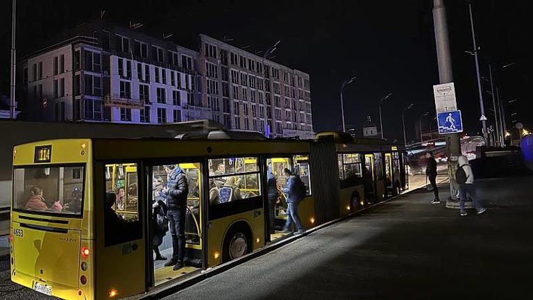 Négy és fél millió ukrán áram nélkül Zelenszkij energia-terrorizmusról beszél