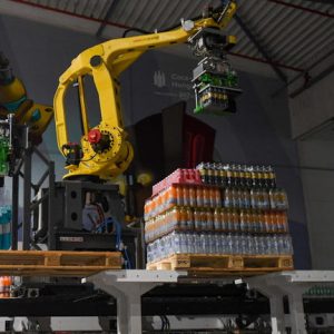 Robotok végzik a gyártást a Coca-Cola dunaharaszti üzemében