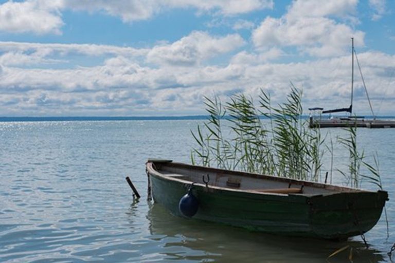 Végre emelkedésnek indult a Balaton mélyponton lévő vízszintje