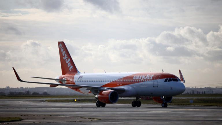 Bombariadó volt az EasyJet járatán