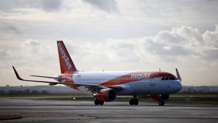 Bombariadó volt az EasyJet járatán