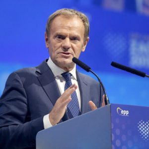 Donald Tusk halálos fenyegetést kapott, a kormányőrség fogja védeni