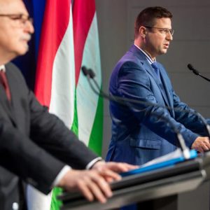 Gulyás Gergely A szankciók miatt kivezetjük a benzinárstopot