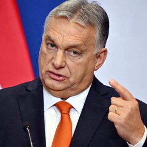 Kiszivárgott a francia kormány egyik tervezete, Orbán Viktor politikáját követhetik