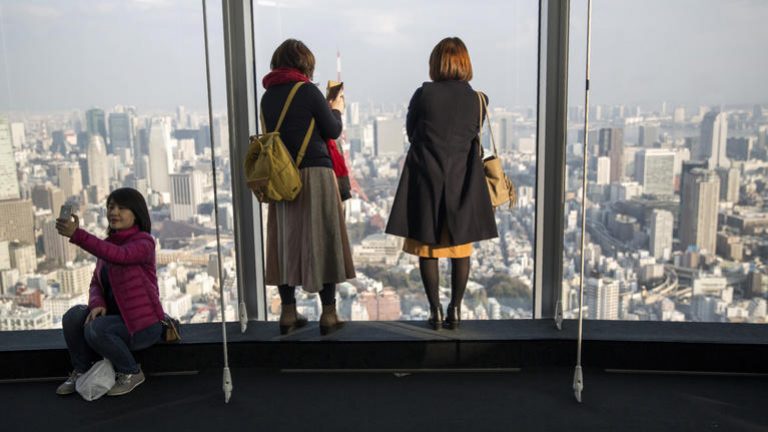 A japán kormány fizet a családoknak, csak költözzenek ki a fővárosból