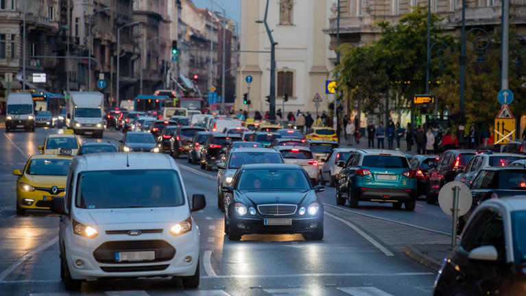 A kormány átalakítja a munkába járás kedvezményes költségtérítését