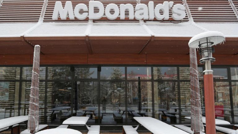 Ellátási gondok miatt újabb országból vonul ki a McDonaldʼs