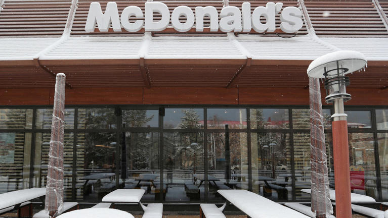 Ellátási gondok miatt újabb országból vonul ki a McDonaldʼs