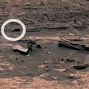 Furcsa alakzatokat találtak a Mars krátereiben