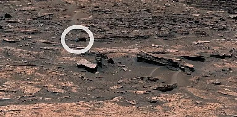 Furcsa alakzatokat találtak a Mars krátereiben