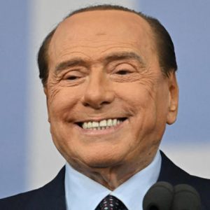 Áll a bál a Néppártban Berlusconi Zelenszkij-kritikus szavai után