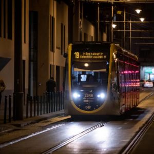 Balesetveszélyes, ha a hajléktalanok miatt nyomkodják a vészjelzőt az utasok