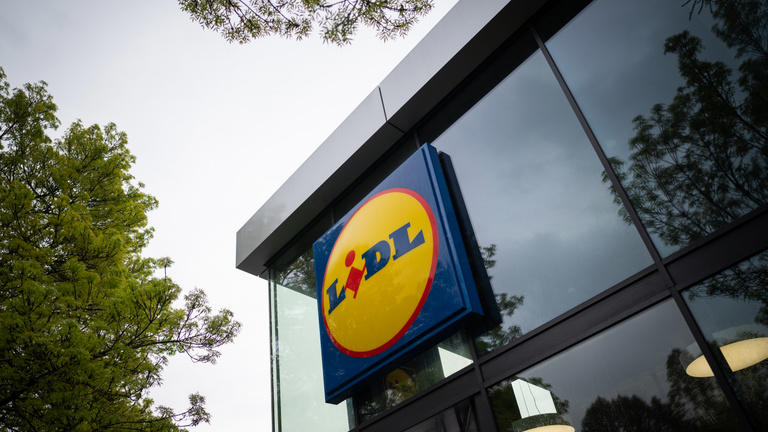 Egy sárga kör miatt kezdett bírósági csatározásba a Tesco és a Lidl