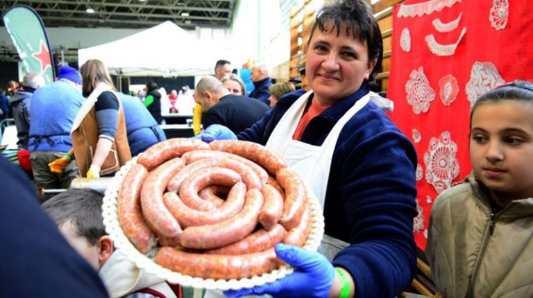 Kolbászból volt a kerítés a fonyódi fesztiválon