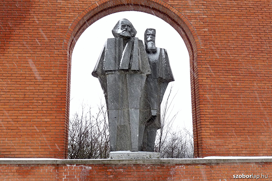 Marx_and_Engels_szoborlap.hu_